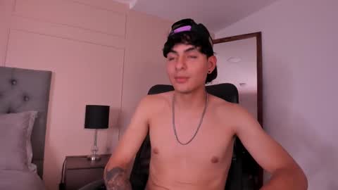 Snapshot of lyan_master_ chatting on September 20, 8:23 pm Lyan online show from September 20, 8:23 pm