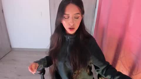 Lyanna online show from December 3, 1:23 pm