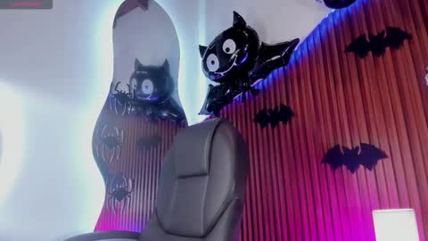 Lyhana Lee online show from October 31, 8:09 pm