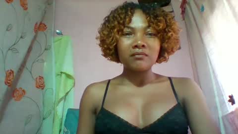 lyndah19 online show from March 5, 8:23 am