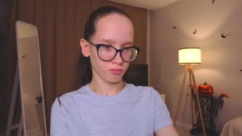 Sara online show from December 3, 4:18 pm