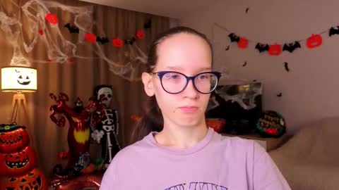 Sara online show from November 2, 4:29 pm