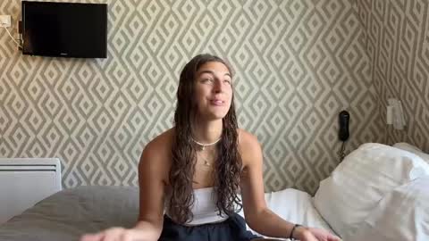  LYNN  online show from April 24, 7:43 am