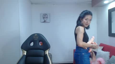 lynn_turner_ online show from April 13, 7:40 pm