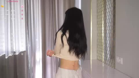 Lola online show from May 8, 5:35 am