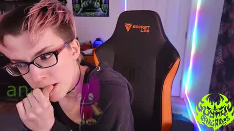 Snapshot of lynxanarres chatting on September 22, 4:05 am Lynx Anarres online show from September 22, 4:05 am