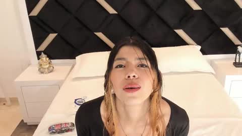 Snapshot of lyxi_ chatting on September 22, 11:47 am Lyxi online show from September 22, 11:47 am