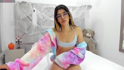 Snapshot of lyxi_ chatting on October 5, 11:40 am Lyxi online show from October 5, 11:40 am