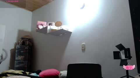 mila online show from May 27, 7:05 am