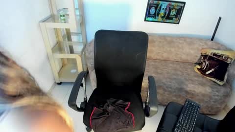 Snapshot of m1lk_choc chatting on March 7, 5:49 pm Mila online show from March 7, 5:49 pm