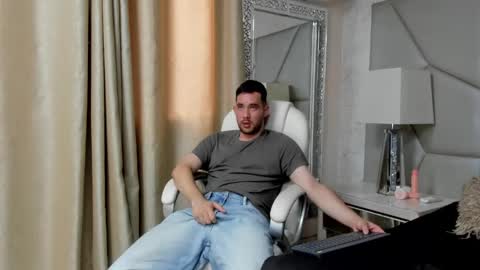 Snapshot of maatt_de_luca chatting on October 9, 6:13 pm Matt De Luca online show from October 9, 6:13 pm