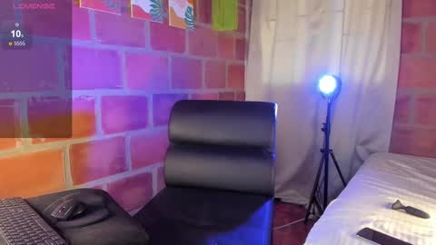   online show from December 11, 4:41 pm