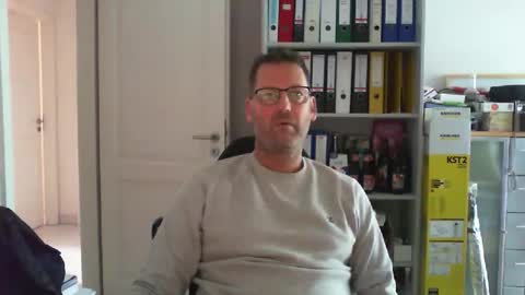 macfly67 online show from November 10, 12:41 pm