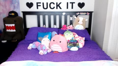 Mackenzie Wolfe online show from November 9, 4:38 am