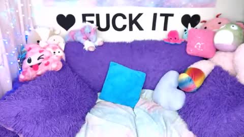 Mackenzie Wolfe online show from February 19, 6:23 am