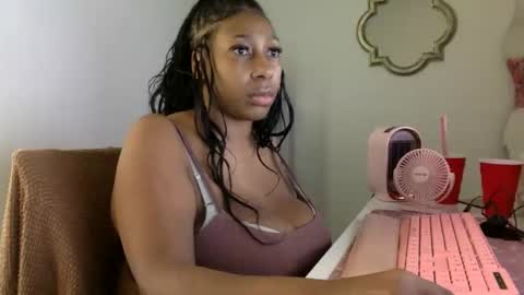 madam_glam online show from May 15, 6:26 pm