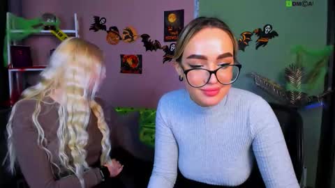 Snapshot of madam_ulis chatting on October 22, 2:08 pm Ulis online show from October 22, 2:08 pm