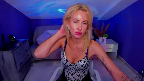 Evelyn online show from November 26, 6:54 am