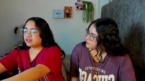 Maddie and Chelsea online show from January 10, 4:23 pm