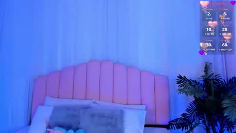 Snapshot of maddy__bigboobs chatting on October 21, 5:34 am maddy__bigboobs online show from October 21, 5:34 am
