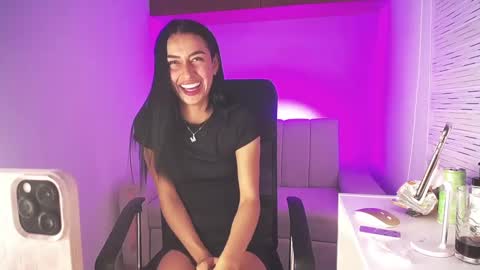 Snapshot of maddy_bronw chatting on February 22, 5:02 am Maddy online show from February 22, 5:02 am