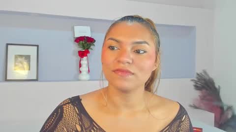 M A D D Y Z O E  online show from February 17, 12:49 pm