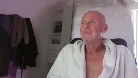 madio1187940 online show from September 25, 12:12 pm