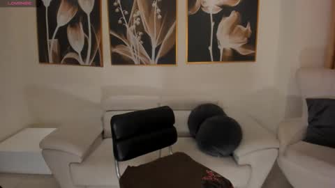 Maddi Collins online show from January 9, 8:47 pm