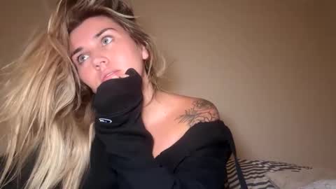 madisonlubbe2 online show from September 10, 4:24 am