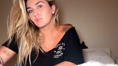 madisonlubbe2 online show from September 24, 2:40 am