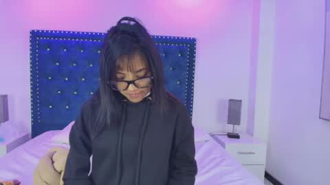 madisson_thompsonn online show from May 9, 8:04 pm