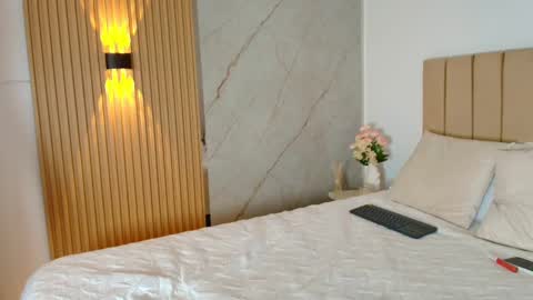 Snapshot of madissonqueen_ chatting on September 23, 2:05 am online show from September 23, 2:05 am