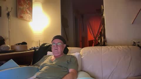 madmanacrossthewater online show from November 9, 1:09 am