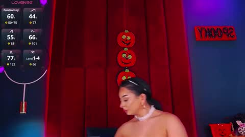 MadyLuxx online show from October 31, 10:10 pm