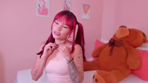 Mae Lyra online show from September 15, 9:38 pm