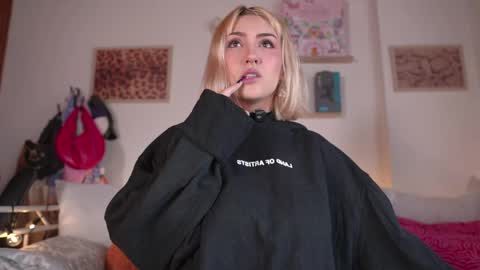 Maeve  schedule 11 am- 530 pm colombia time  online show from April 16, 2:28 pm