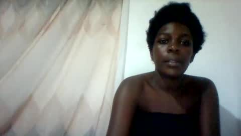 maevre_ online show from February 17, 7:35 pm