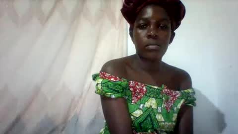 maevre_ online show from February 15, 7:56 pm