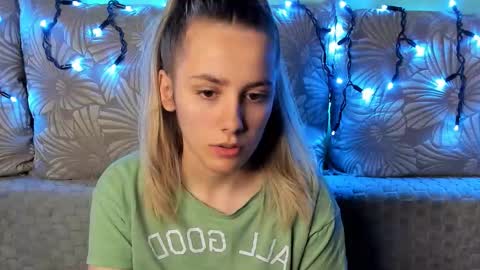 Maggie online show from December 14, 1:34 am