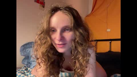 Snapshot of magic_mini_moon chatting on September 20, 6:33 pm Mikky or Moon online show from September 20, 6:33 pm