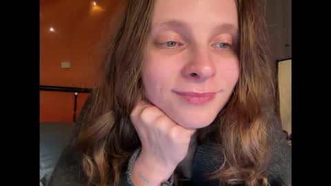 Snapshot of magic_mini_moon chatting on October 3, 8:06 pm Mikky or Moon online show from October 3, 8:06 pm