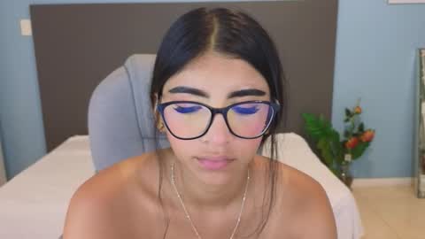 Maiaa Ruiz  online show from October 15, 1:45 pm