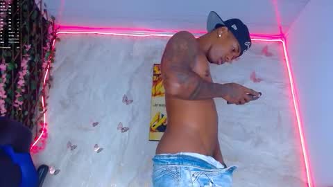 maicoljorda1 online show from November 14, 1:13 pm