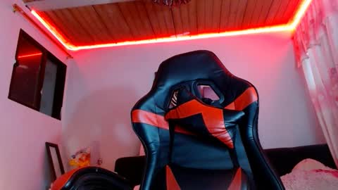 Bella Maidi online show from December 15, 12:01 pm