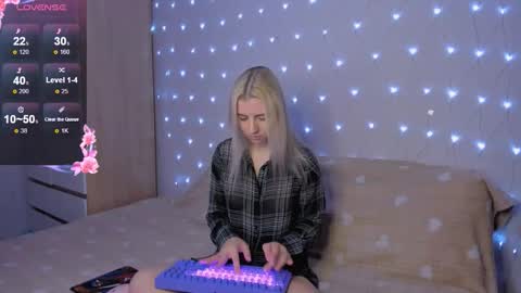 Your kitty online show from October 22, 3:57 pm