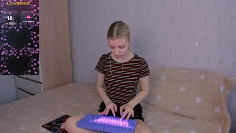 Your kitty online show from March 26, 2:39 am