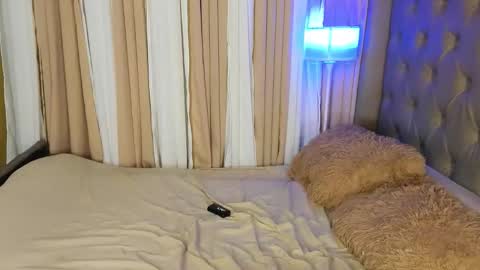 Lovely online show from November 12, 9:17 pm