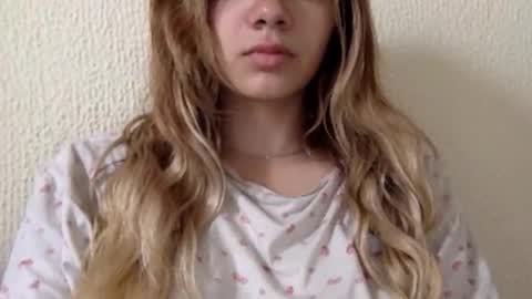 majo_gomezz online show from June 1, 3:02 pm