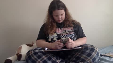 Snapshot of makemesquirt06 chatting on October 24, 6:08 pm makemesquirt06 online show from October 24, 6:08 pm
