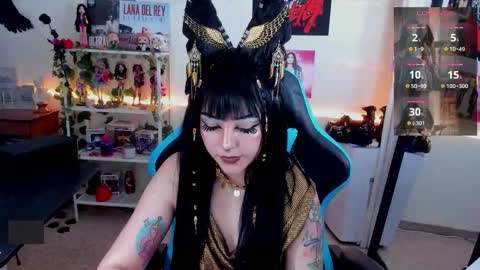 Snapshot of makii_33 chatting on October 15, 7:32 am ...  ... online show from October 15, 7:32 am